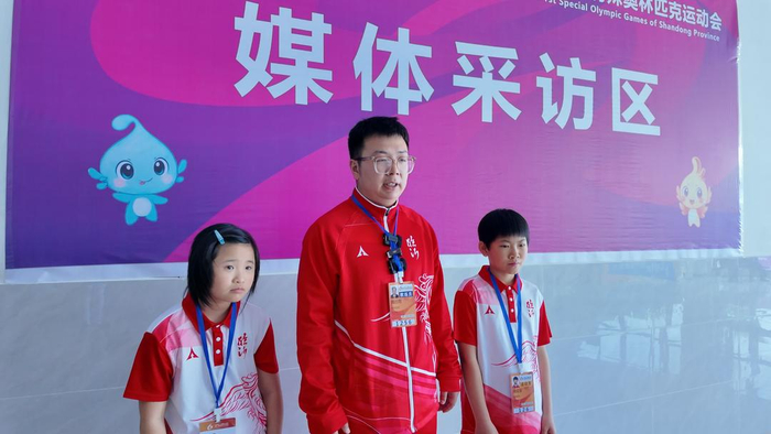 首金诞生！临沂这两位姑娘夺得第一届特奥会滚球女子双打冠军|金牌|鞠成宝|魏田雨|李芮萱|临沂代表队_新浪新闻